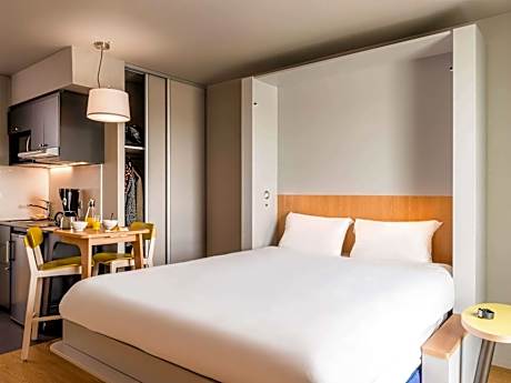 Studio (2 Adults) Double Bed