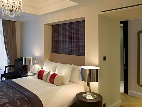 Charming Queen Room
