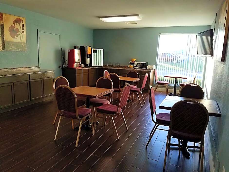 Blue Way Inn & Suites Wichita East