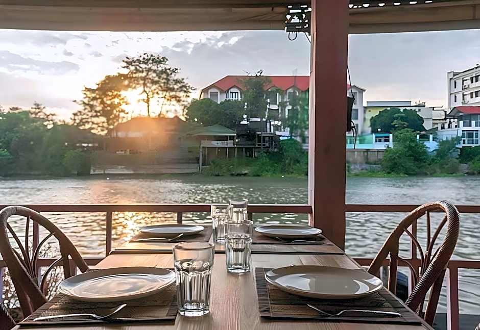 Ayothaya Riverside Hotel