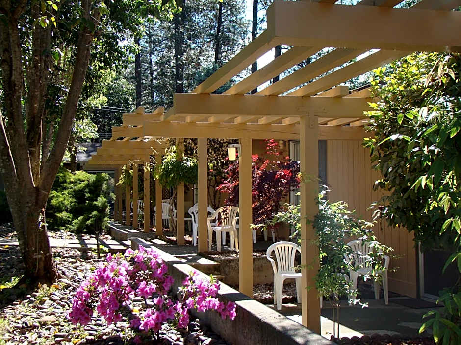 Ponderosa Gardens Motel