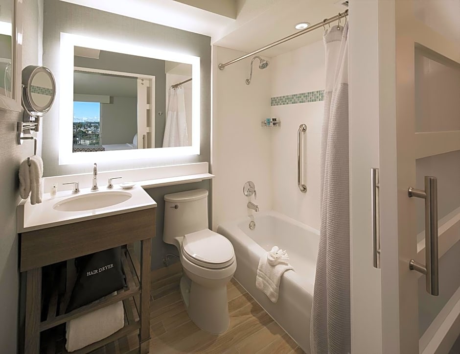 Crowne Plaza Hotel Ventura Beach, an IHG Hotel