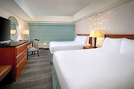 1 King 2 Queen Suite