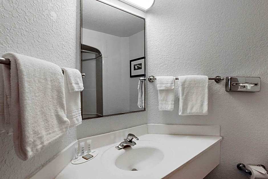 Super 8 by Wyndham Sault Ste. Marie