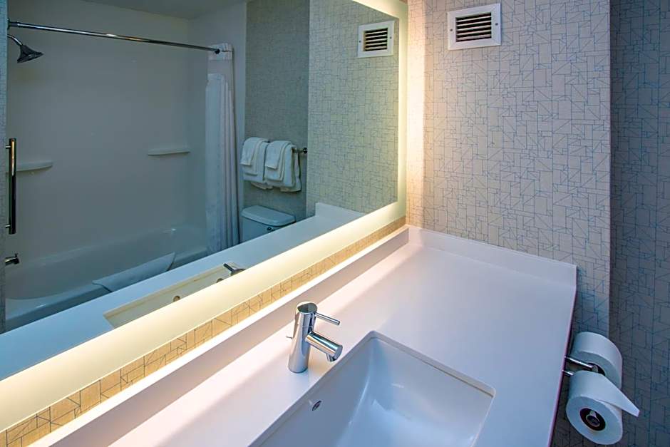 Holiday Inn Express Hotel & Suites Roseville - Galleria Area By IHG