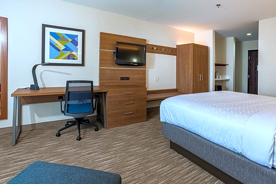 Holiday Inn Express Hotel & Suites Swansea
