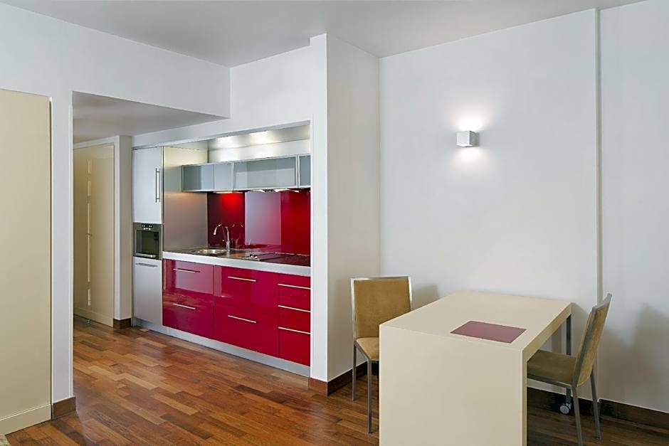 Mamaison Residence Diana