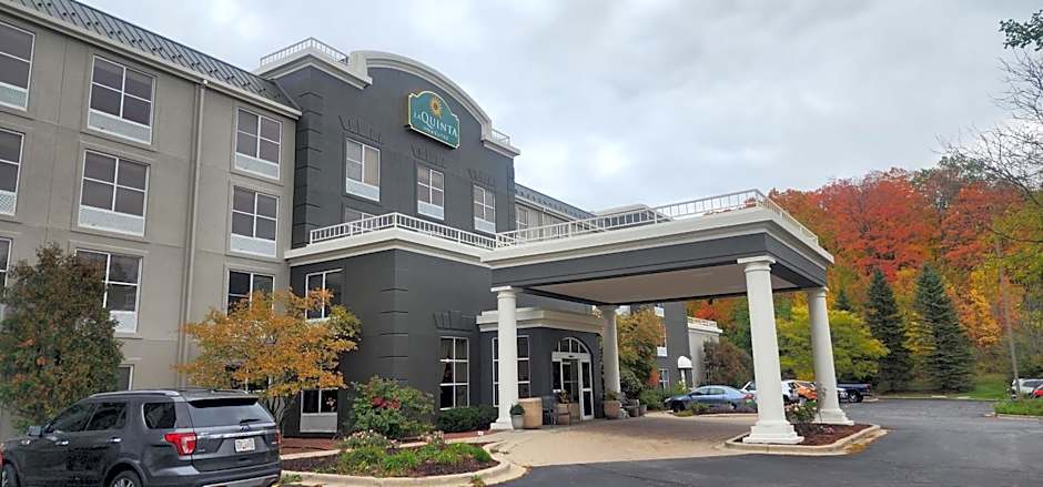 La Quinta Inn & Suites by Wyndham Milwaukee South West New Berlin