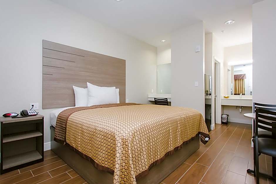 Scottish Inn & Suites