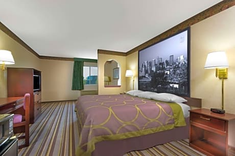 1 King Bed Non-Smoking