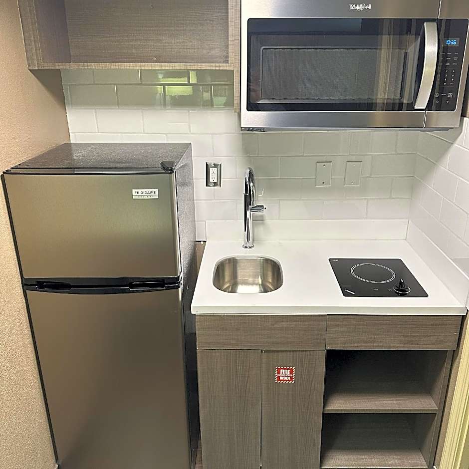 Red Roof Inn & Suites Marysville