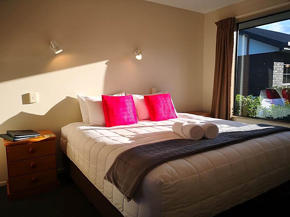 Aston Court Motel