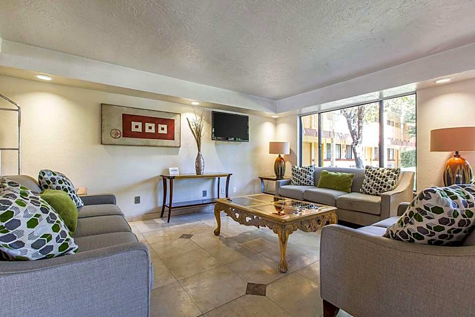Quality Inn & Suites Bakersfield