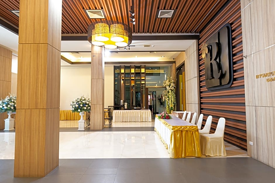 Grand Ratchapruek Hotel