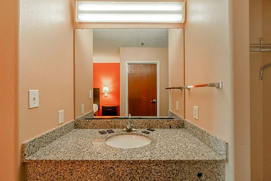 Capital O Fairway Inn - Baytown La Porte TX