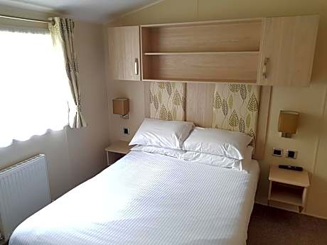 2 Bedroom Gold Caravan Lodge