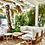 Kalamota Beach House