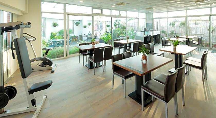 Cambridge Hotel Yung Kong