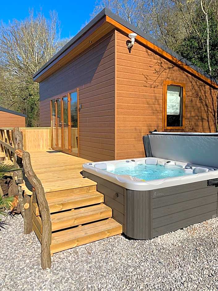 Herons Lake Retreat Hot Tub Lodges
