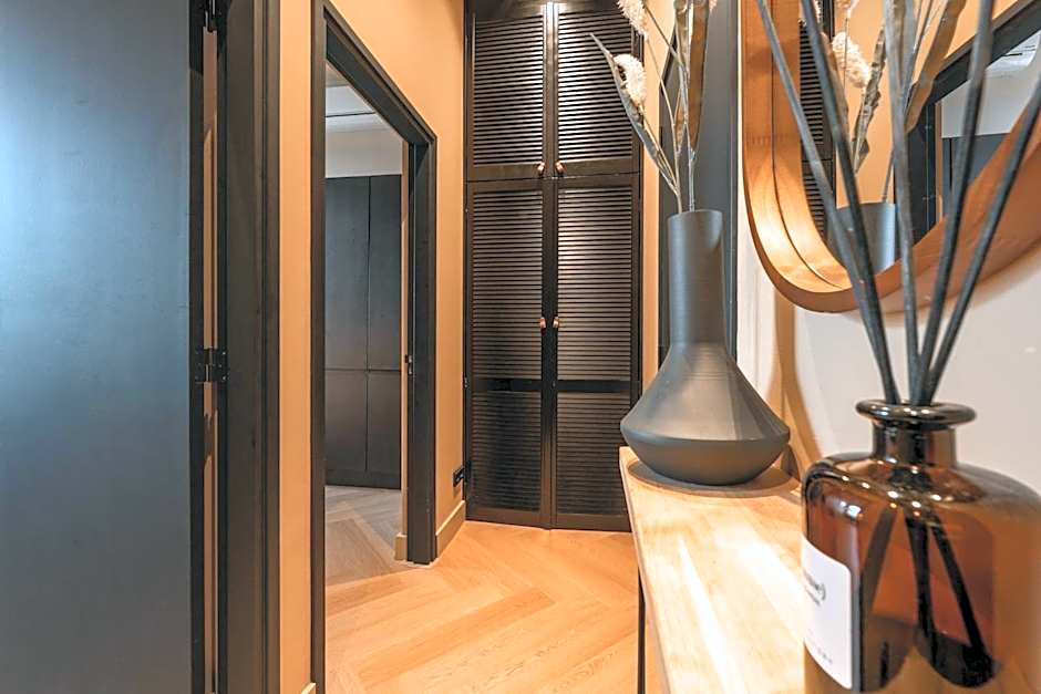 Breda Apartment w Kitchen & Private Bathroom 2p