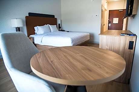 King Room with King Bed - Non-Smoking