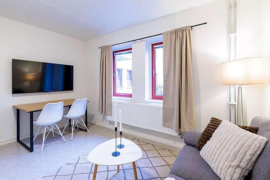 Easy Livin' Apartment Hotel