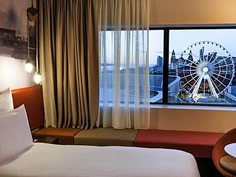 Superior King Room with River View