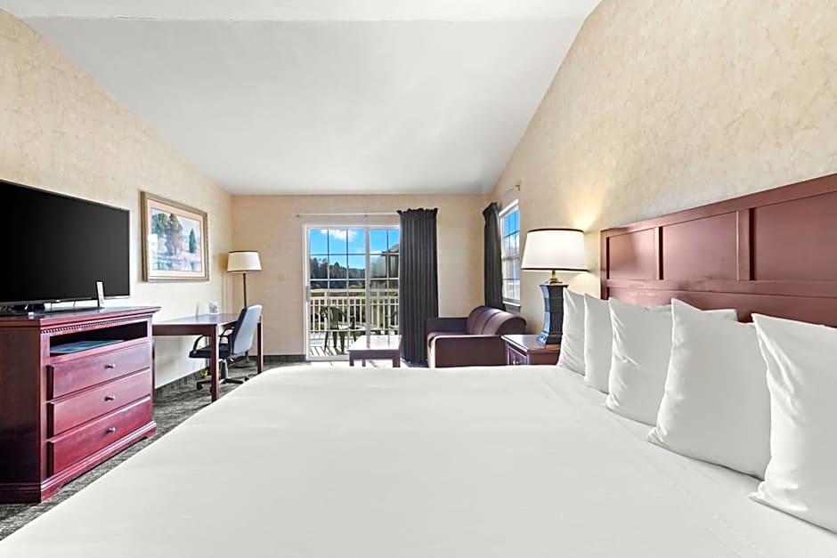 Photo 1 of 10 of Premium 1 King Bed, View, Balcony