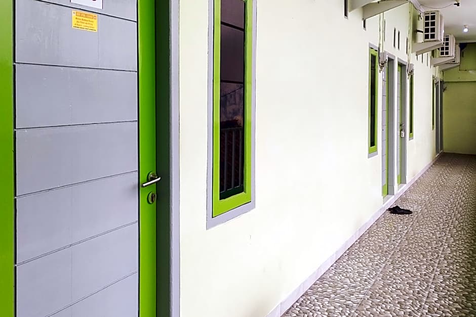 RedDoorz Syariah @ Shakira Alesha Enggal