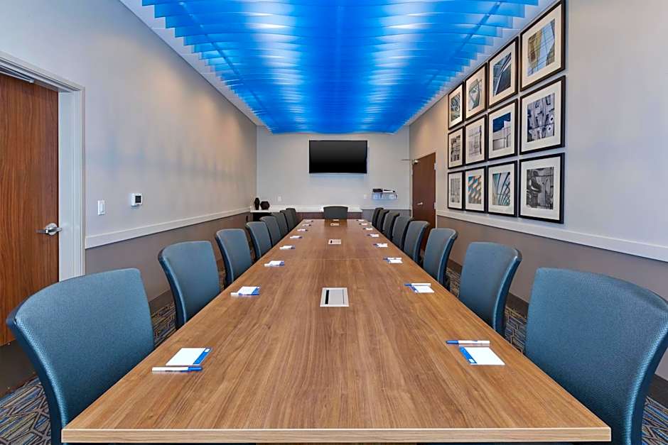 Holiday Inn Express and Suites Eau Claire West I-94 By IHG