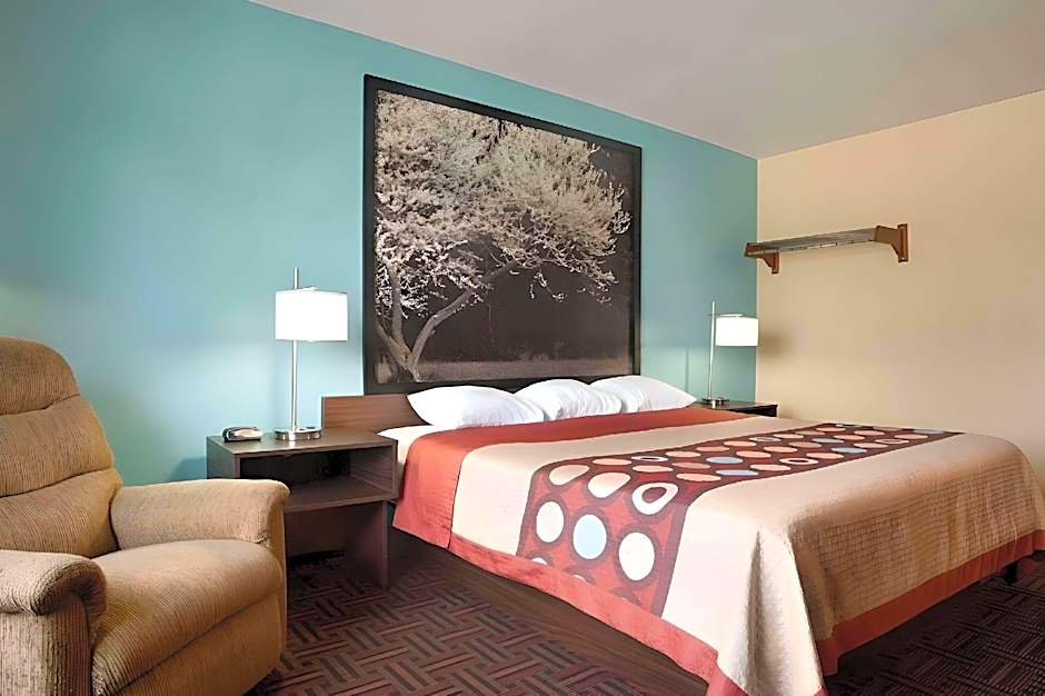 Photo 1 of 5 of 1 King Bed, Nonsmoking