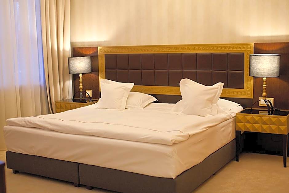 Tiffi Old Town Hotel