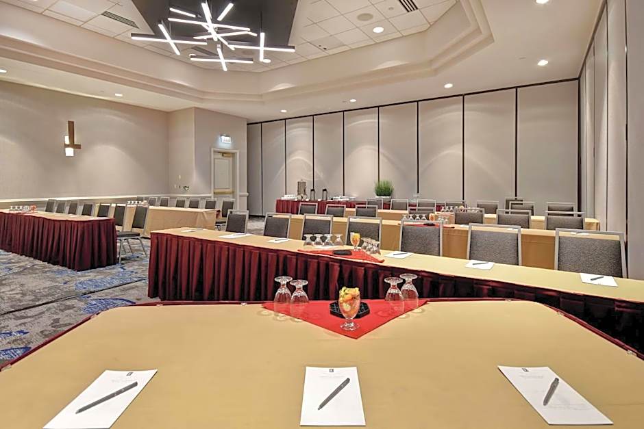 Embassy Suites By Hilton Charleston