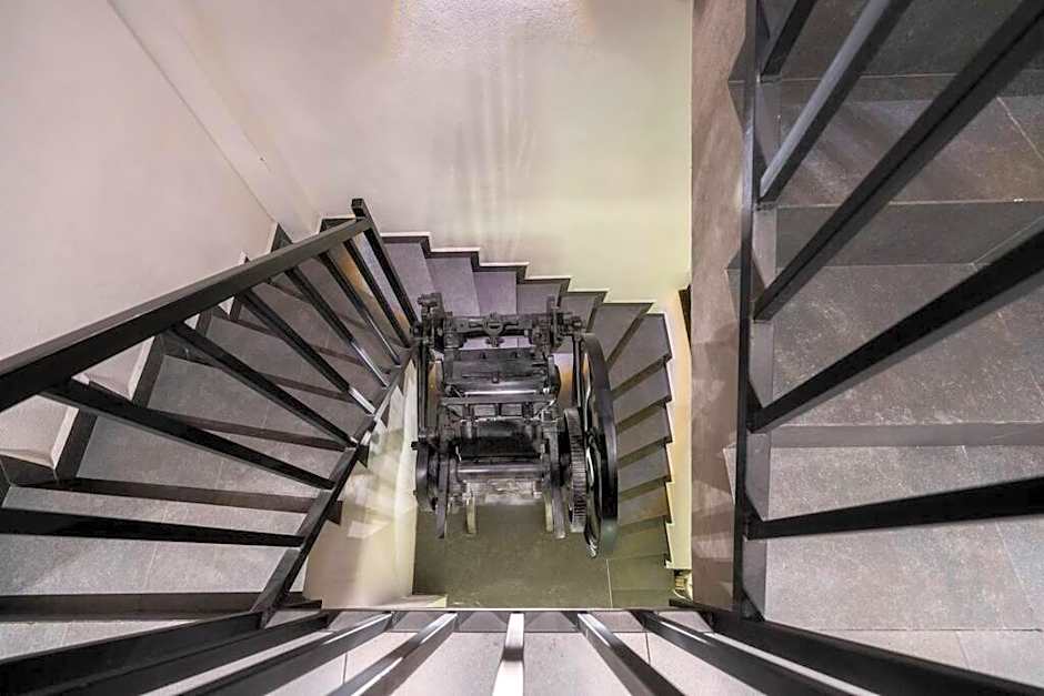 P301 Apt 2Bdrm 2bath AC private balcony Rooftop