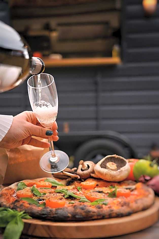 The Bear Of Rodborough Hotel