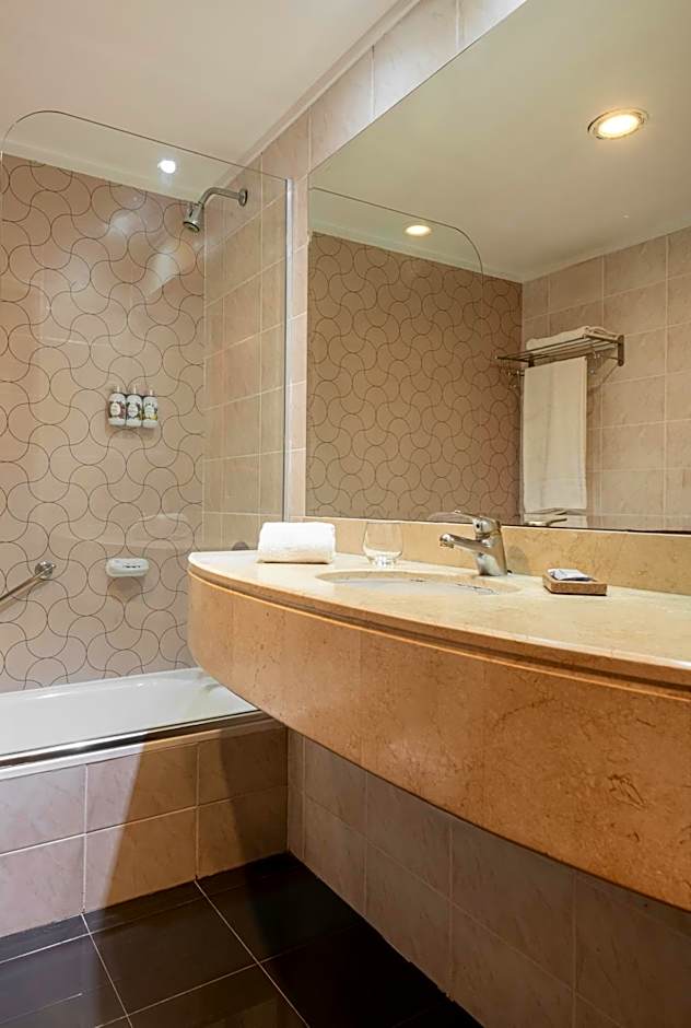 Argenta Tower Hotel & Suites
