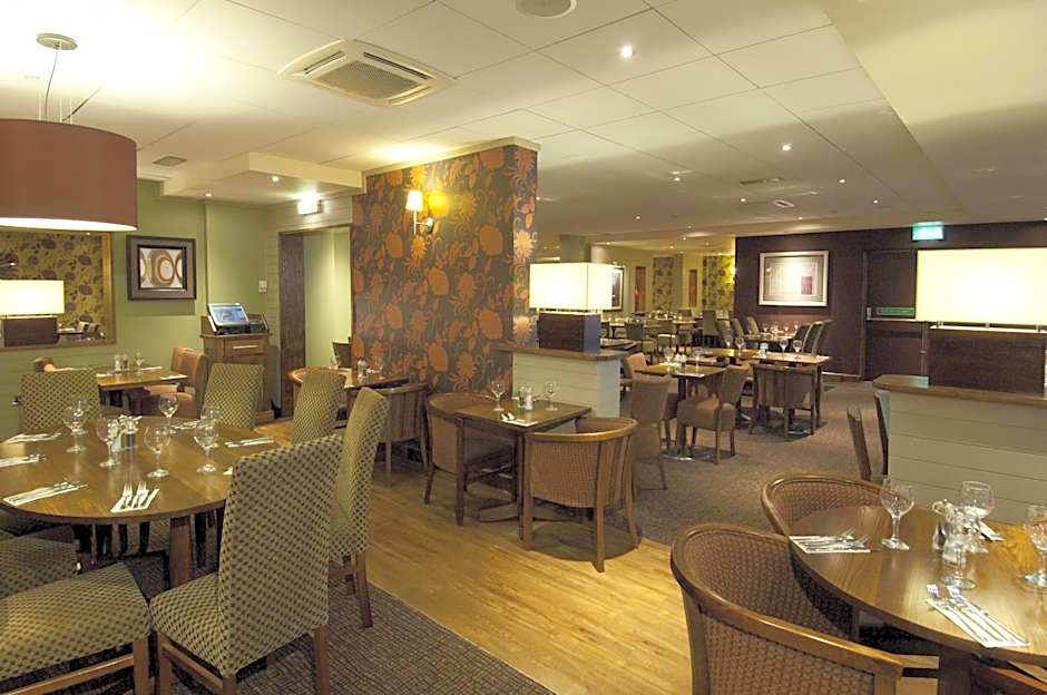 Premier Inn London Heathrow Airport T2 & T3 - Bath Road