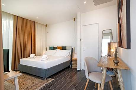 Deluxe Suite with Spa Bath