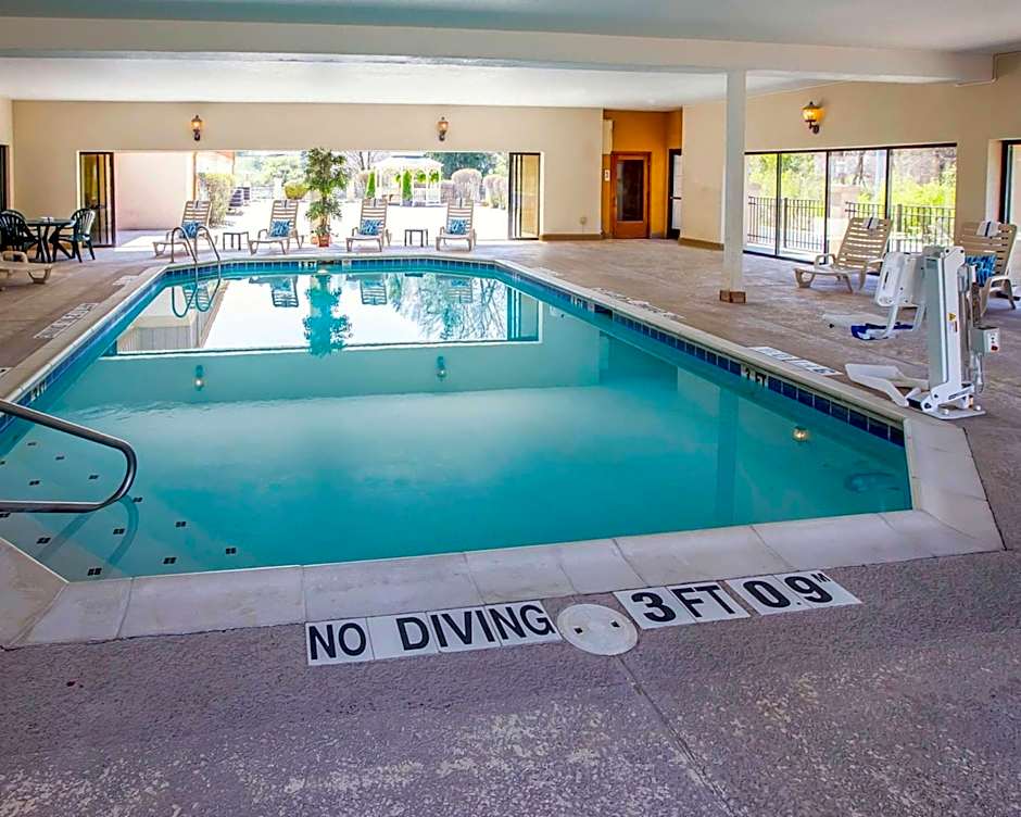 Comfort Suites University Area