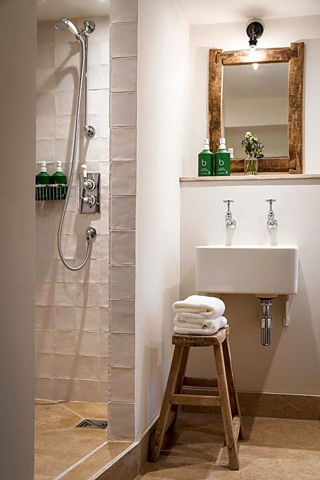 The Three Horseshoes