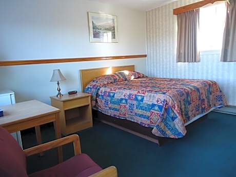 Queen Room - Non-Smoking