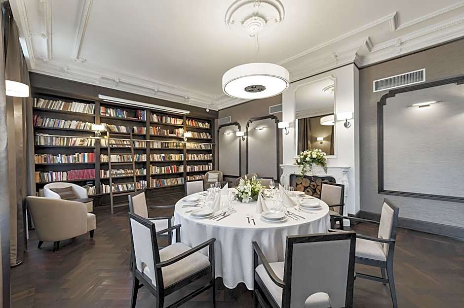 Red Baron Hotel & Restaurant