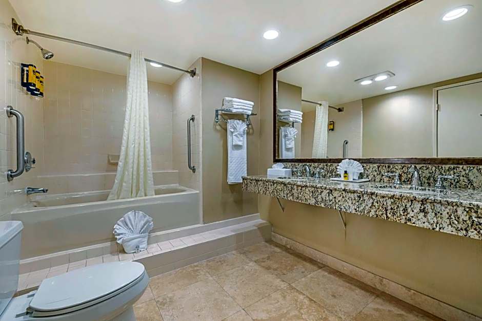 Best Western Plus Marina Shores Hotel