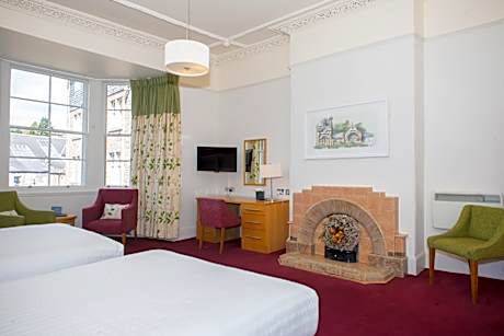 FAMILY ROOM (2 Double Beds)