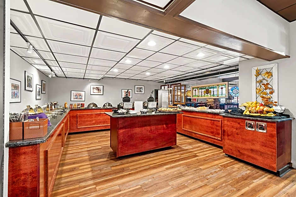 Genetti Hotel, SureStay Collection by Best Western