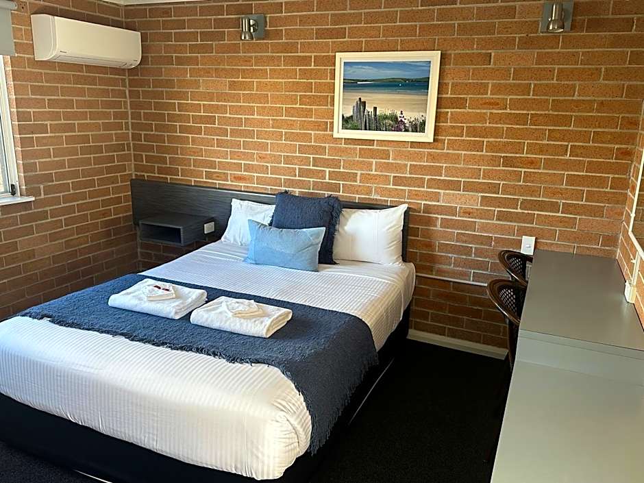 The Oaks Hotel Motel