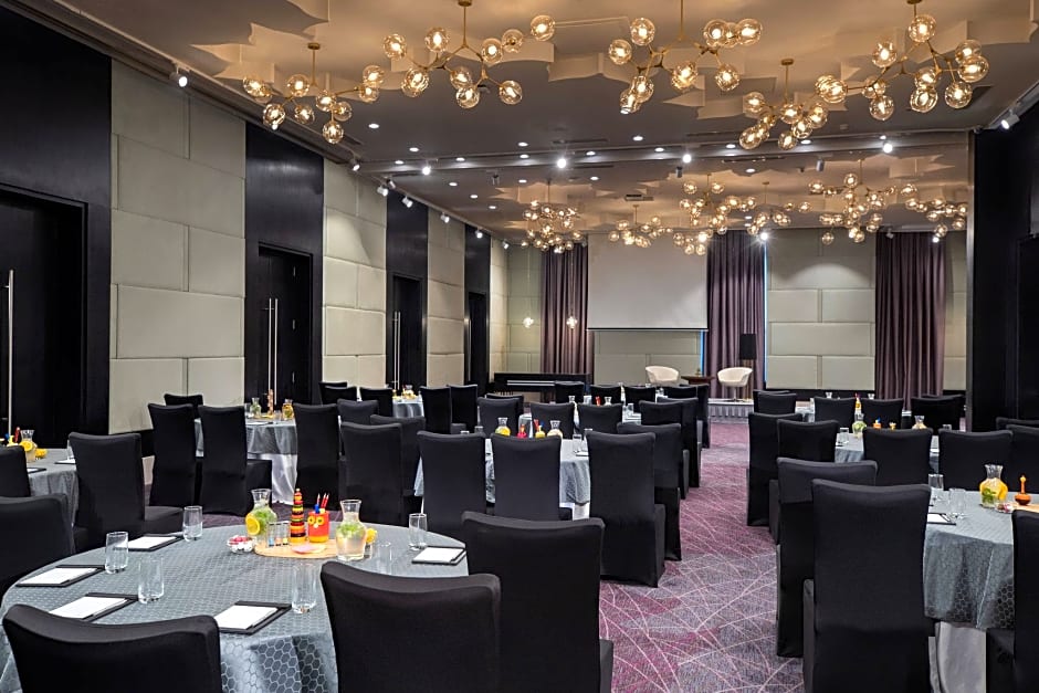 Renaissance by Marriott Bengaluru Race Course Hotel