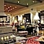 Country Club Hotel & Suites