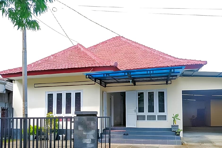 RedDoorz Syariah @ Griya Soeratin Pacitan