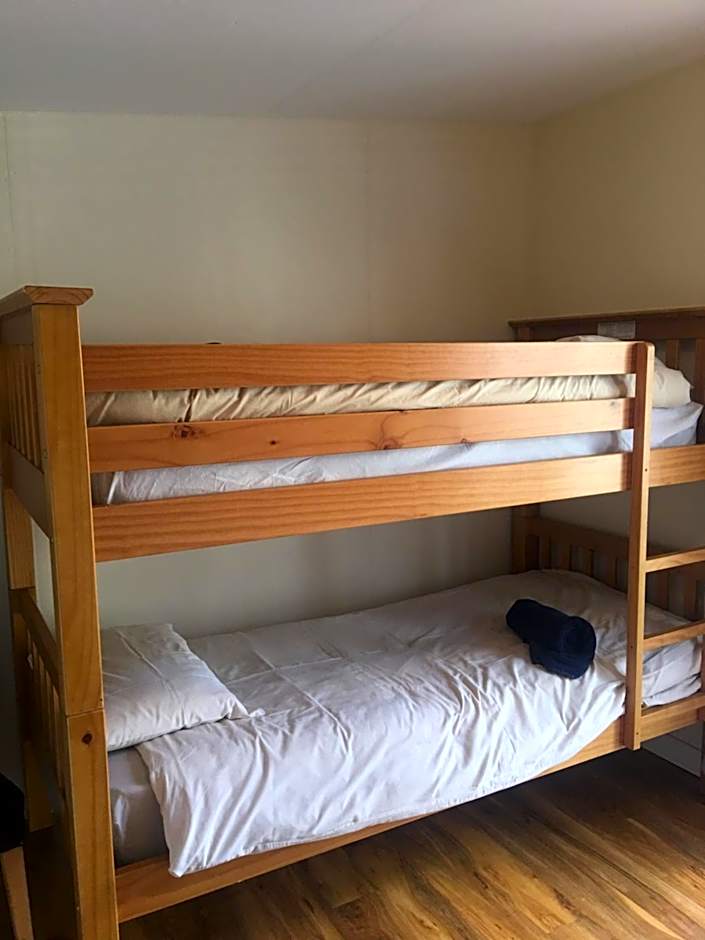 1 Lochness Rooms&Hostel